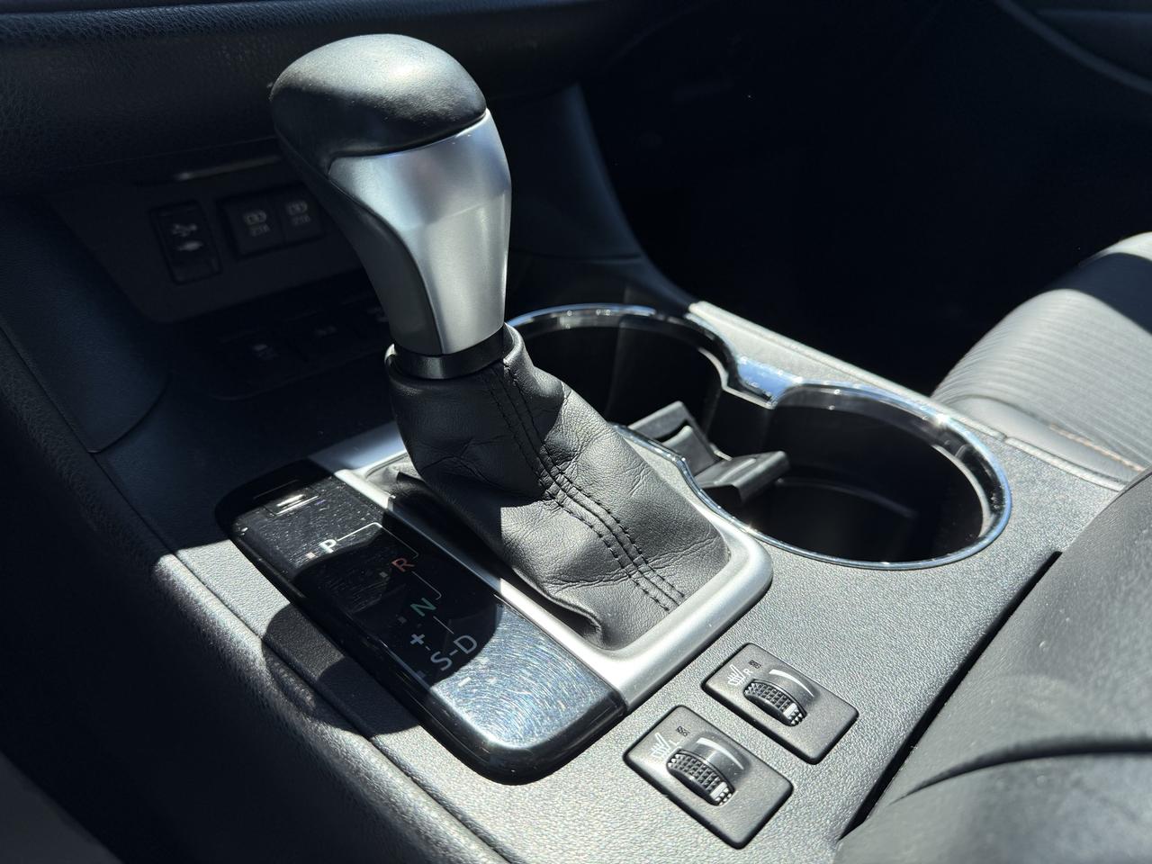2017 Toyota Highlander LE Photo