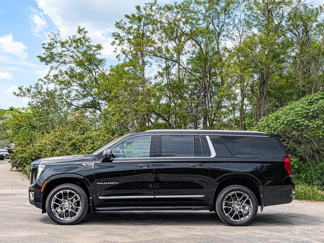 2026 GMC Yukon XL Elevation Photo