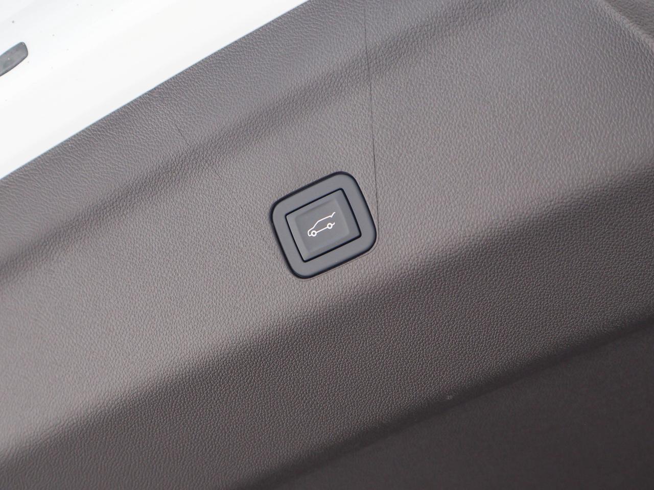 2026 GMC Yukon XL Elevation Photo