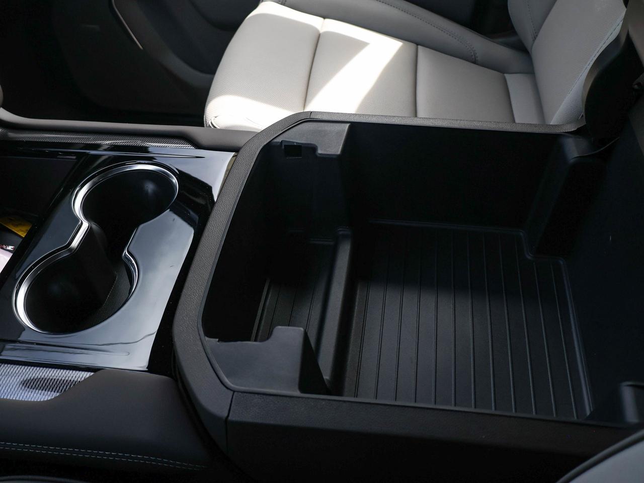 2026 GMC Yukon XL Elevation Photo