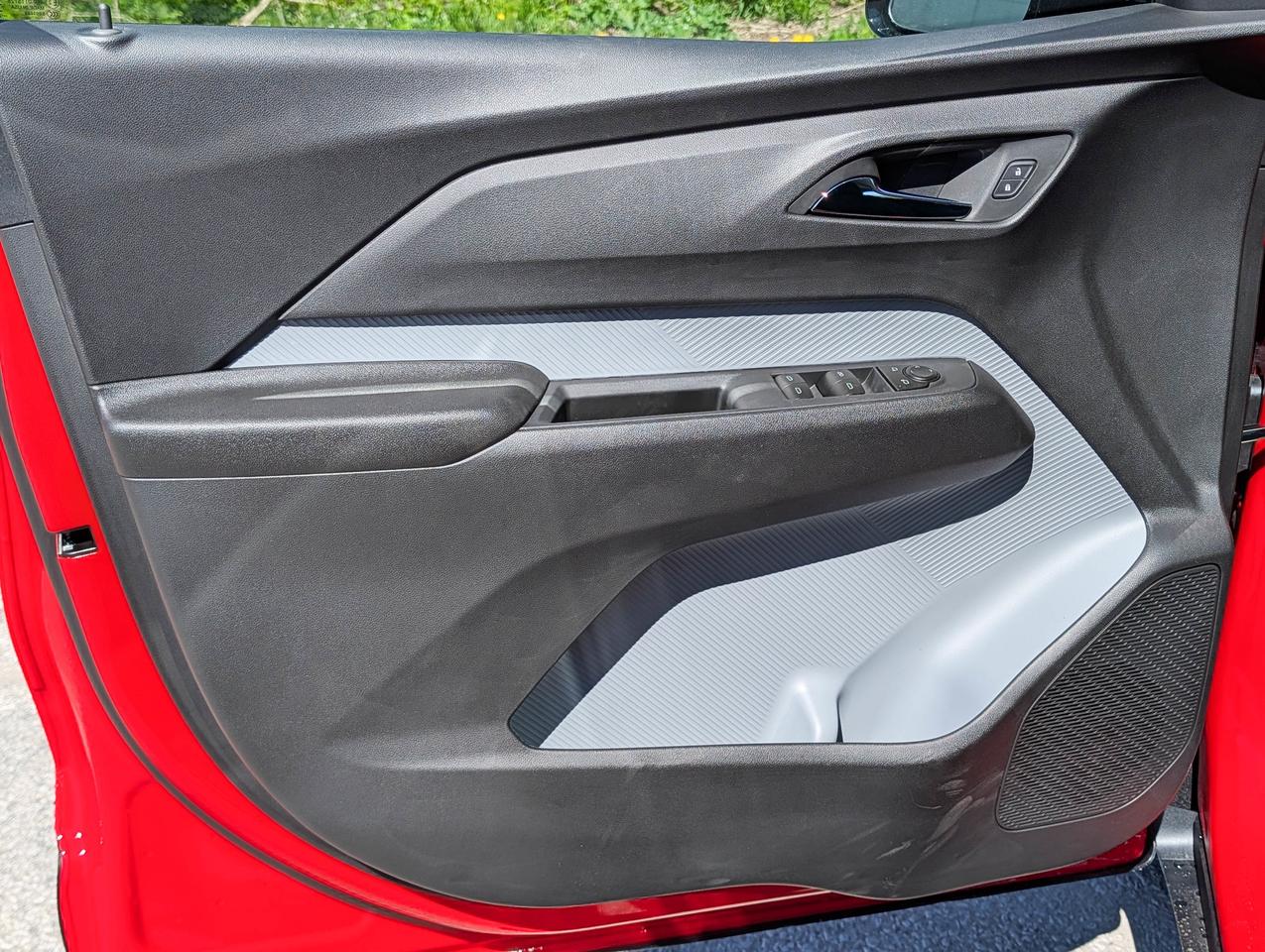 2027 Chevrolet Bolt RS Photo