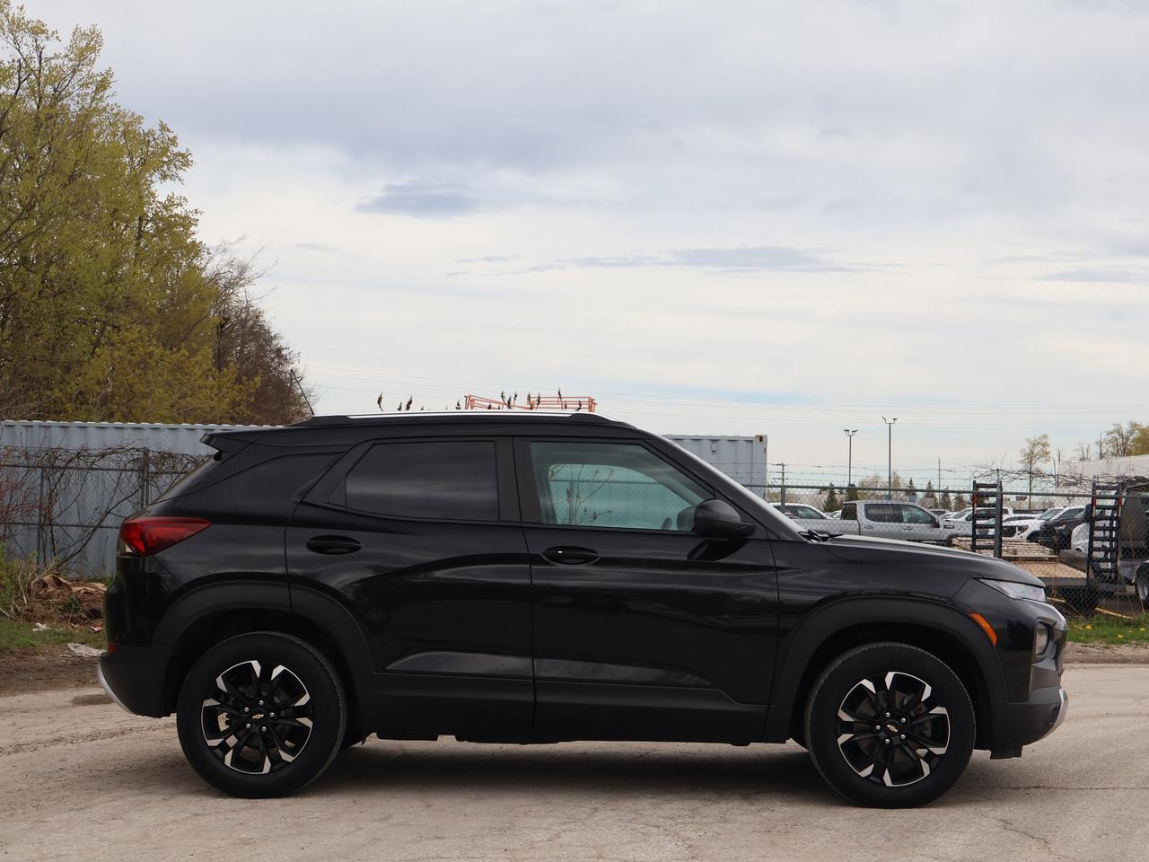 2023 Chevrolet TrailBlazer LT Photo2