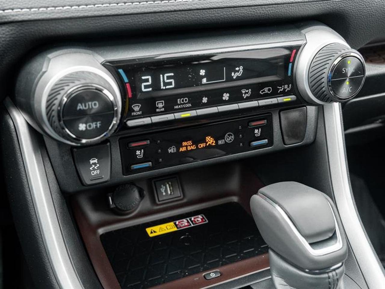 2024 Toyota RAV4 Hybrid Limited AWD Sunroof | JBL Audio | Front Cam | Vented Seats | AWD Photo