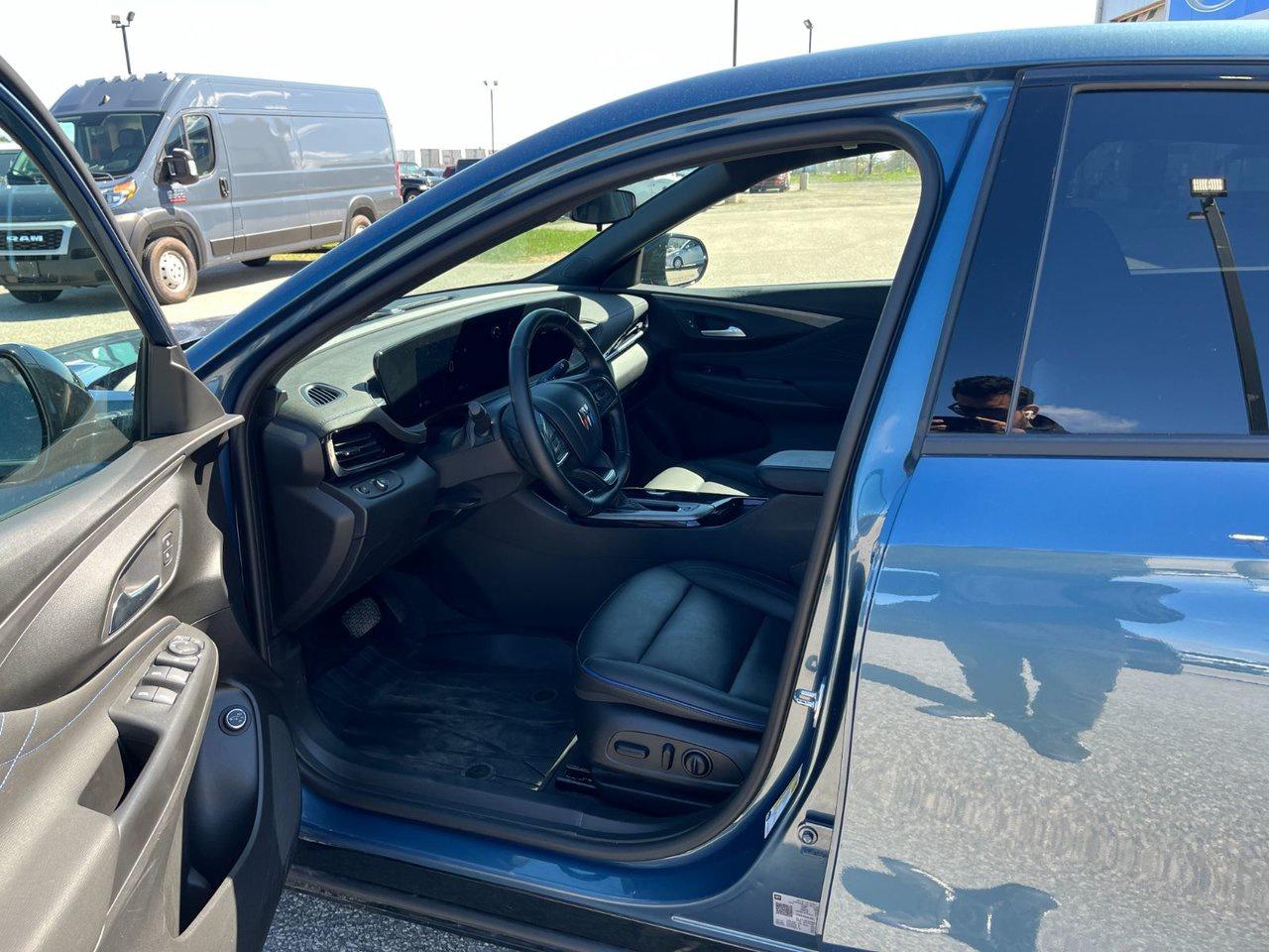 2024 Buick Envista FWD 4dr Sport Touring Photo