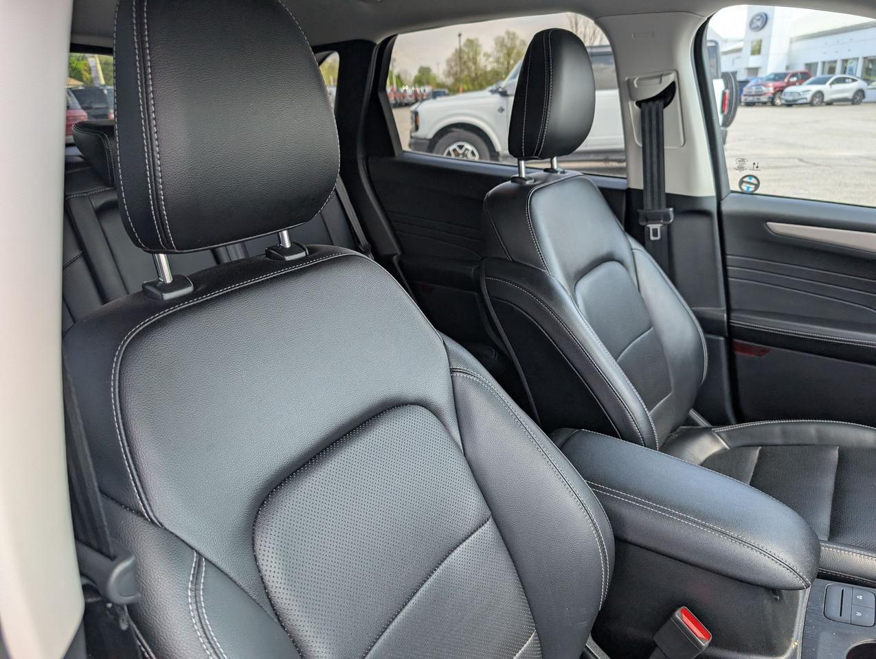 2022 Ford Escape SEL AWD Photo