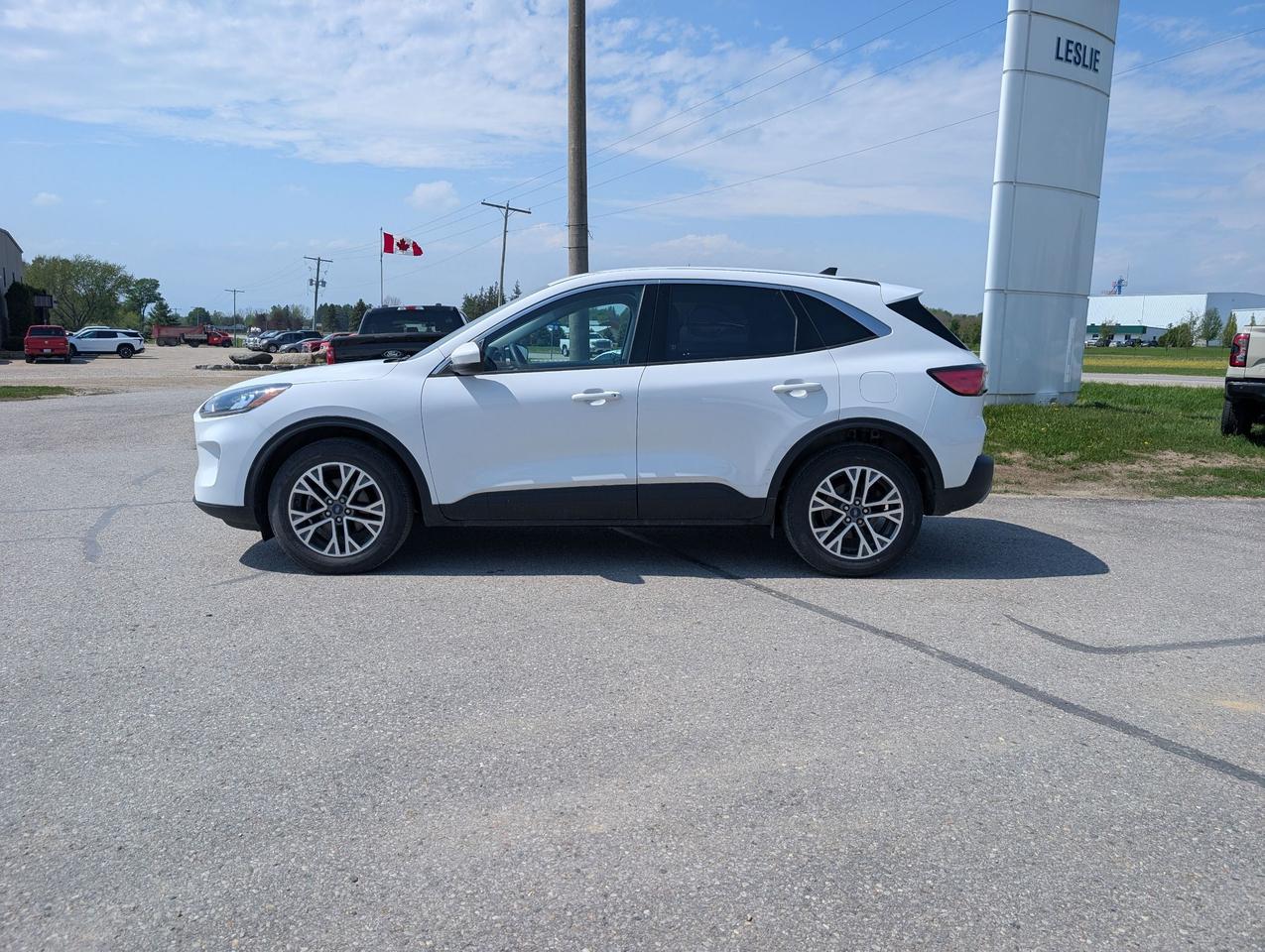 2022 Ford Escape SEL AWD Photo2