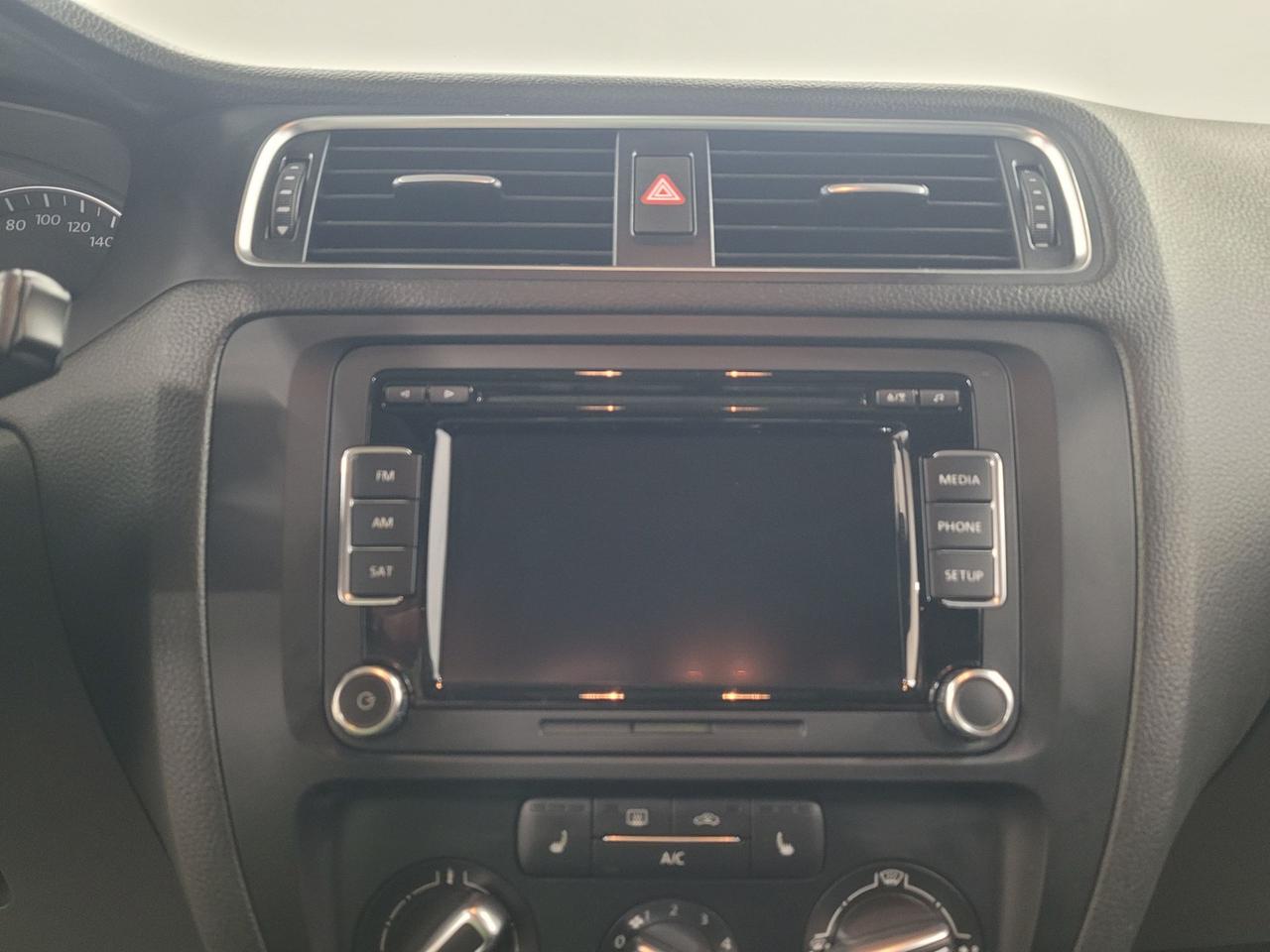 2014 Volkswagen Jetta 4dr 2.0 TDI Man Highline Photo