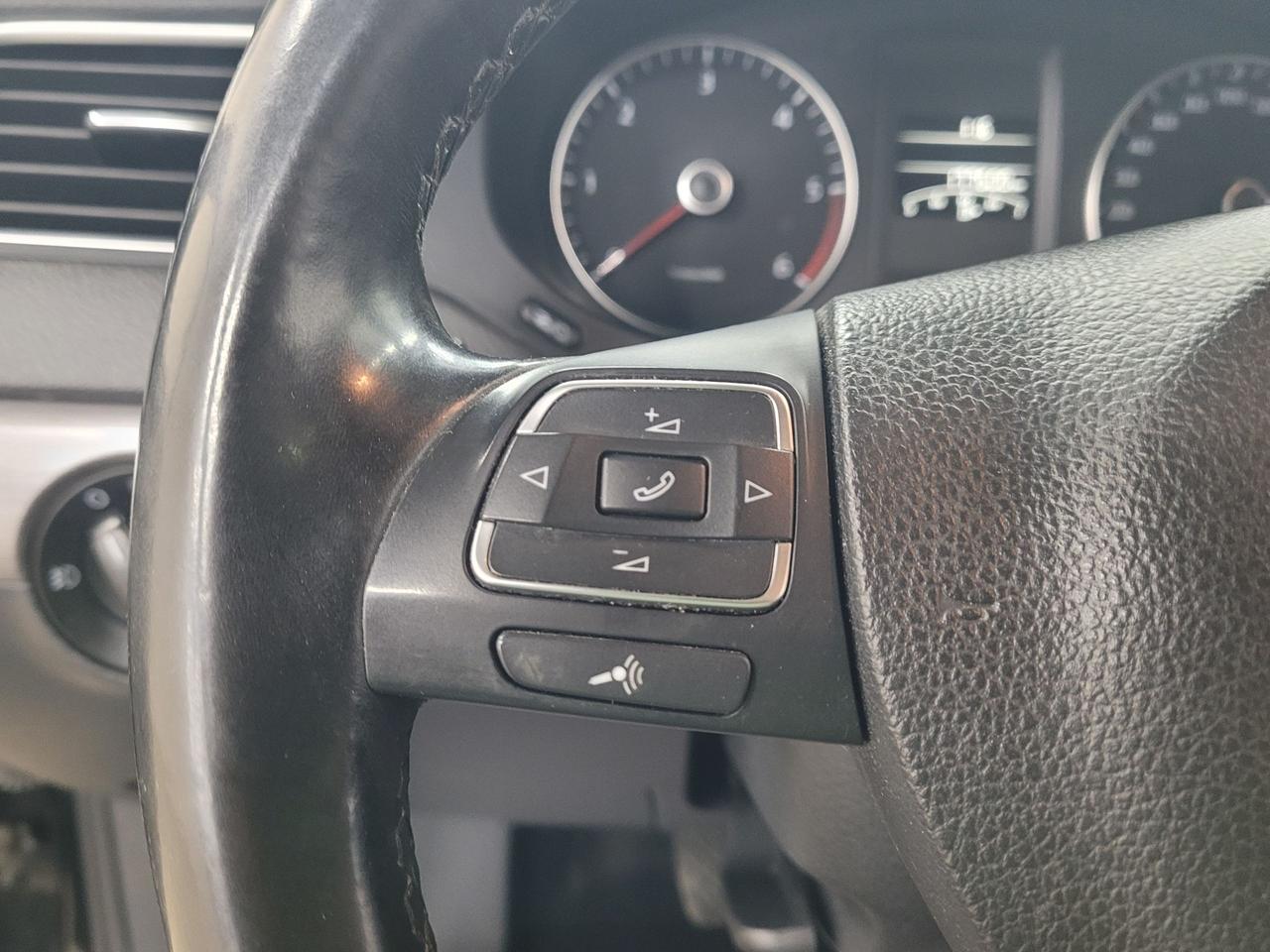 2014 Volkswagen Jetta 4dr 2.0 TDI Man Highline Photo