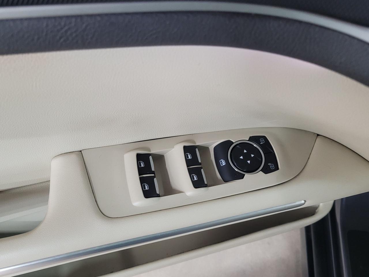 2014 Lincoln MKZ  Photo12