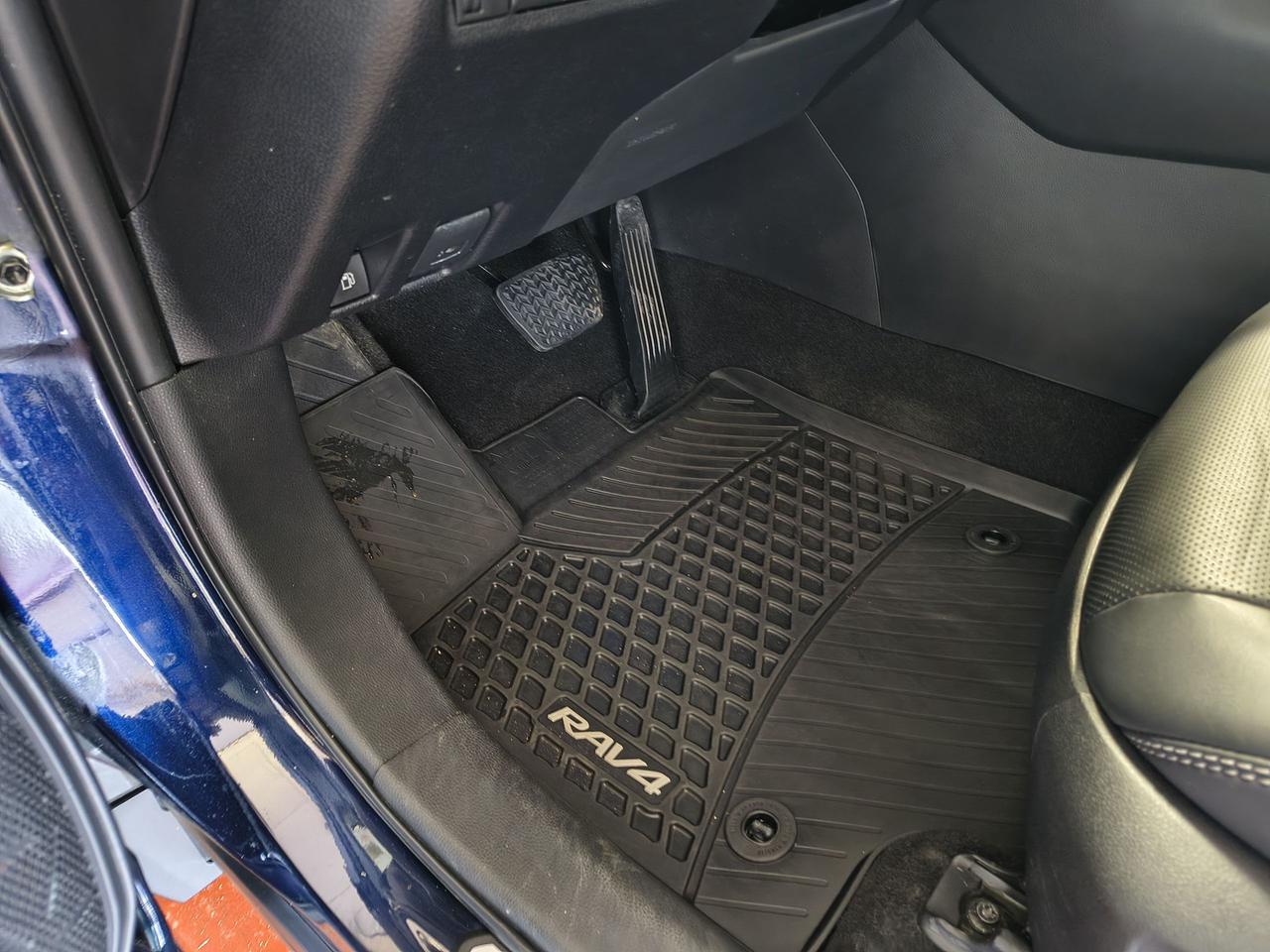 2023 Toyota RAV4 Hybrid Limited Photo0