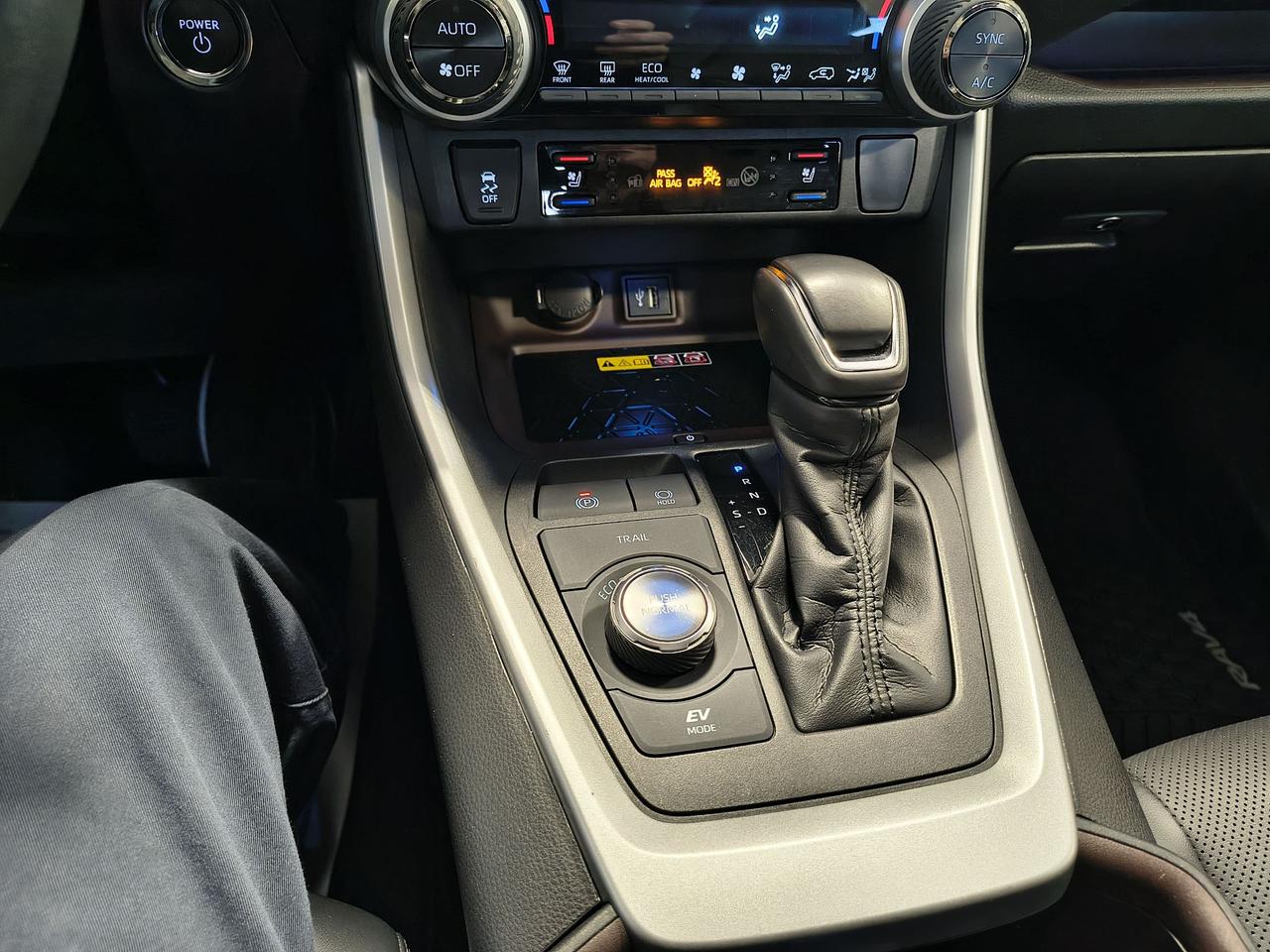 2023 Toyota RAV4 Hybrid Limited Photo
