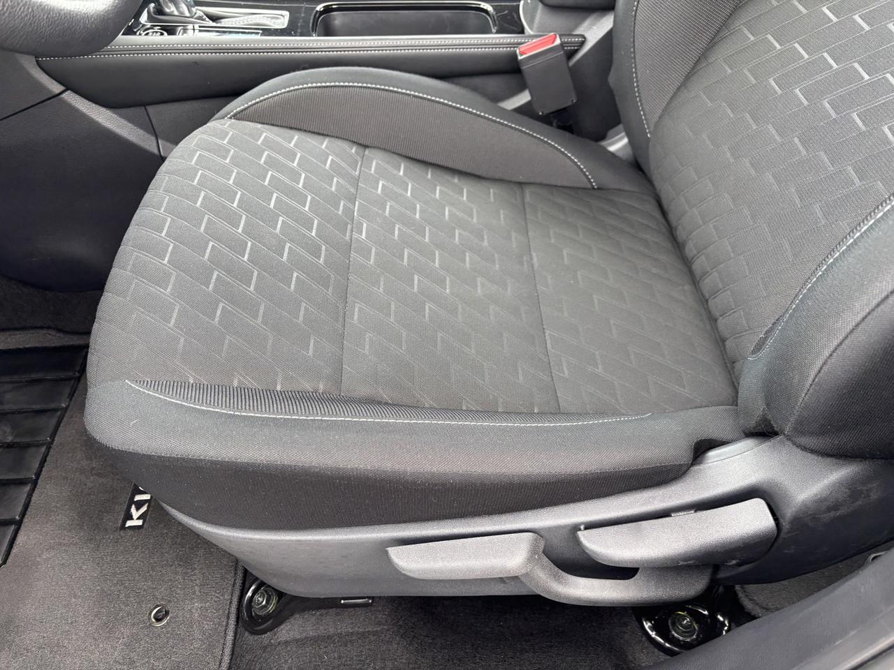 2024 Nissan Kicks SV Photo