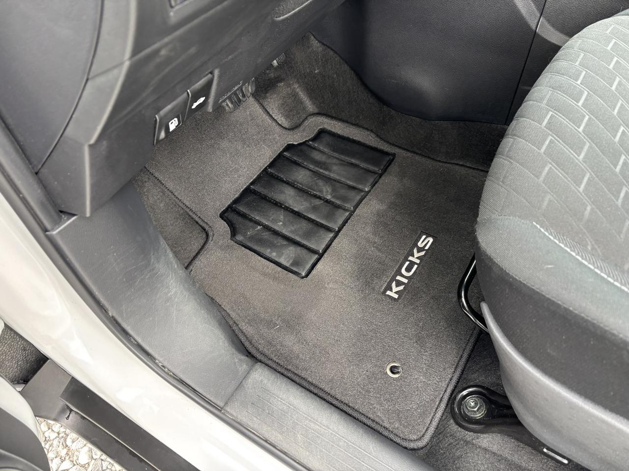2024 Nissan Kicks SV Photo