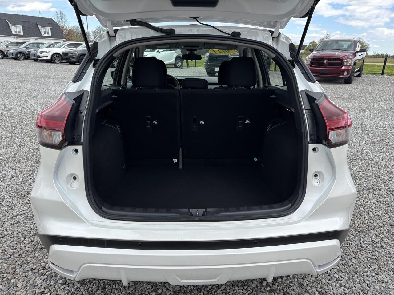 2024 Nissan Kicks SV Photo