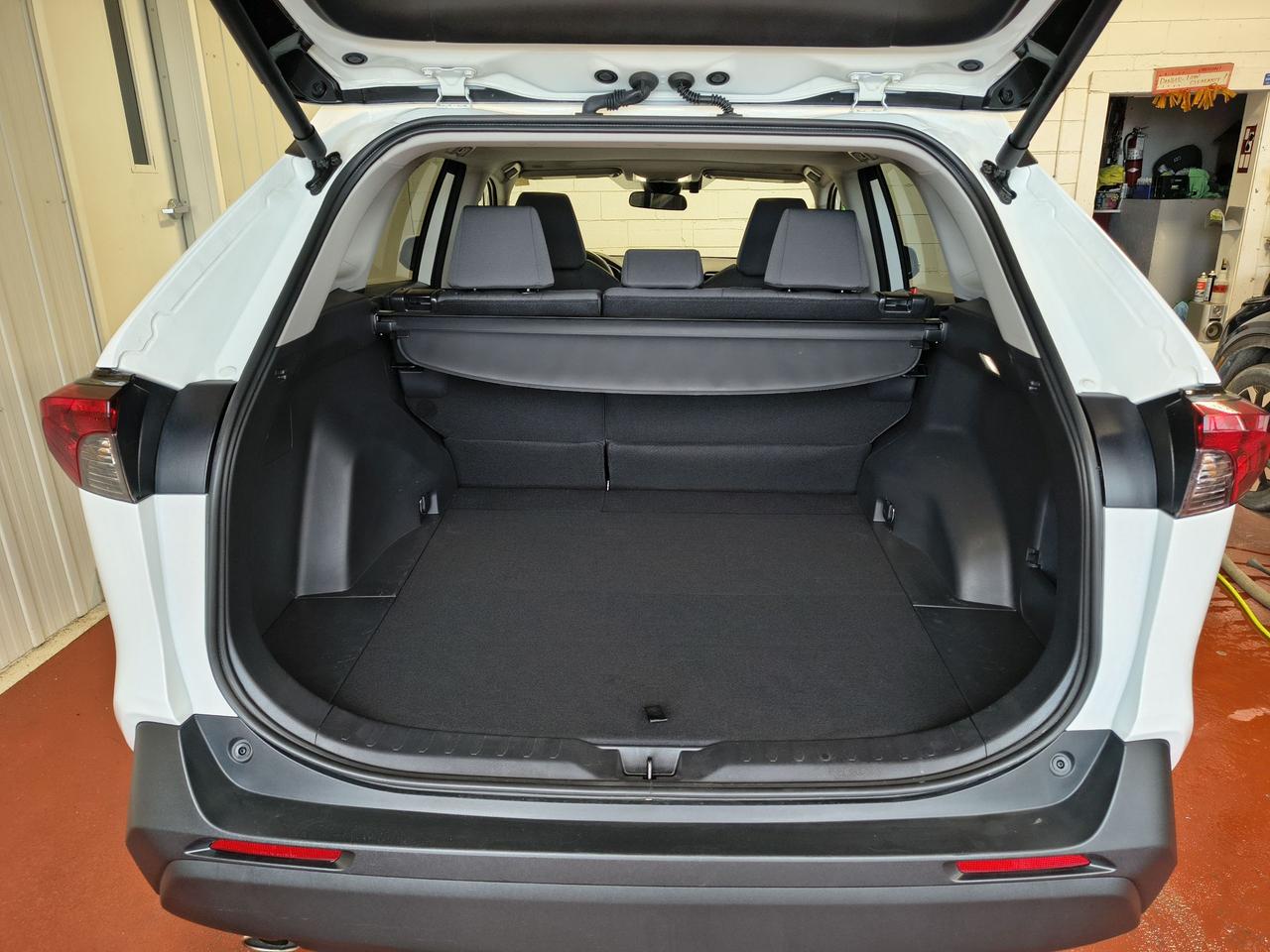 2024 Toyota RAV4 XLE Photo0