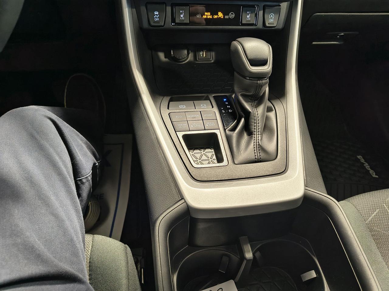 2024 Toyota RAV4 XLE Photo