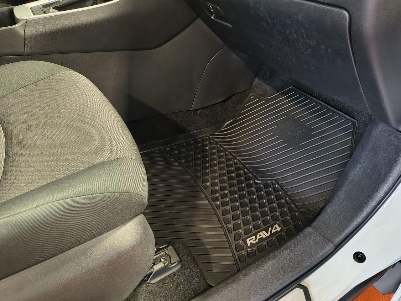 2024 Toyota RAV4 XLE Photo