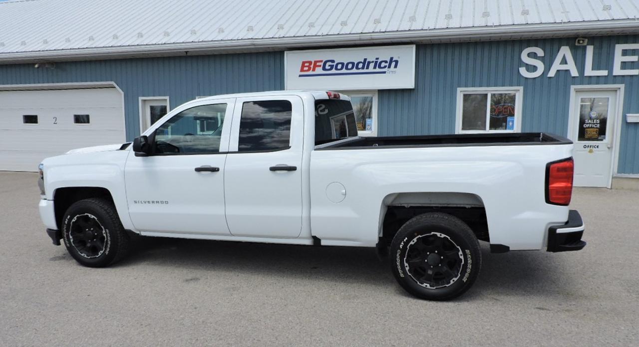 2019 Chevrolet Silverado 1500 WT 5.3L 4X4 Seats 6 New Tires Only 135000 KMS Photo