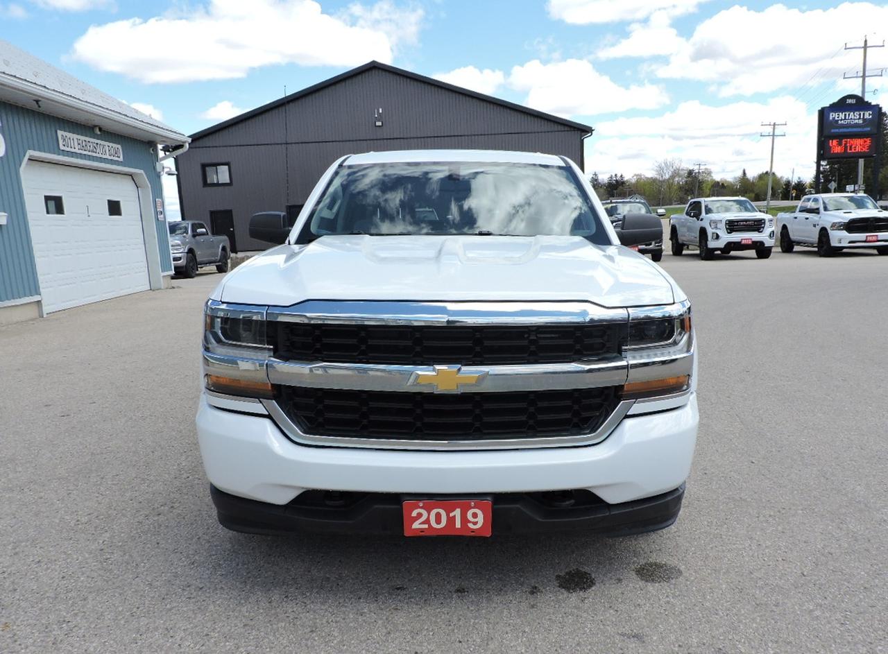 2019 Chevrolet Silverado 1500 WT 5.3L 4X4 Seats 6 New Tires Only 135000 KMS Photo