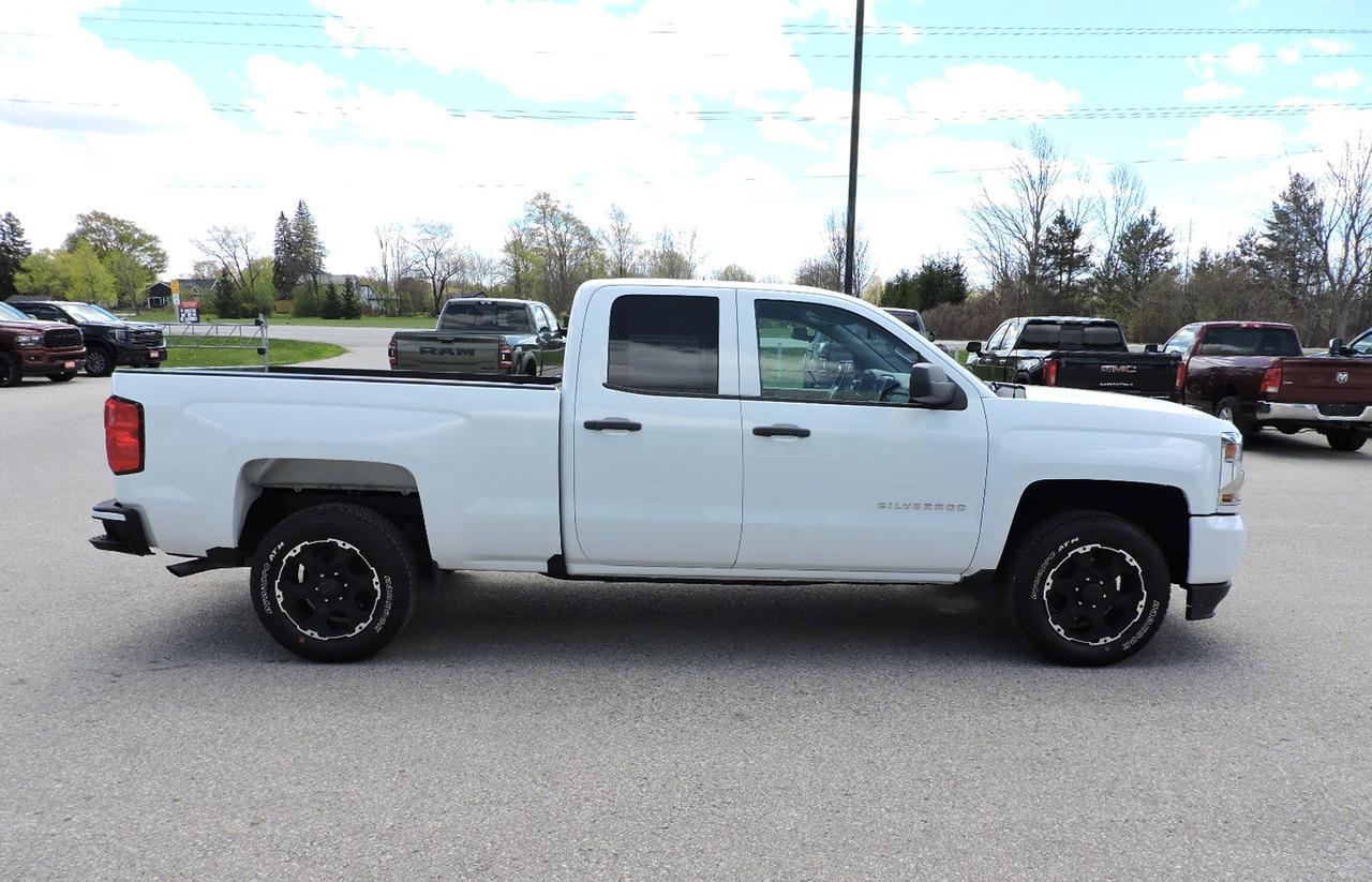 2019 Chevrolet Silverado 1500 WT 5.3L 4X4 Seats 6 New Tires Only 135000 KMS Photo3