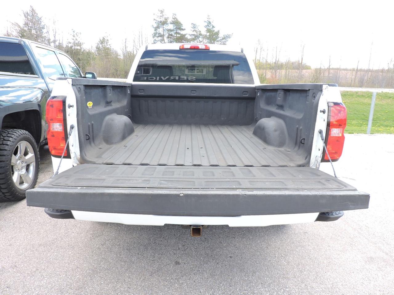 2019 Chevrolet Silverado 1500 WT 5.3L 4X4 Seats 6 New Tires Only 135000 KMS Photo