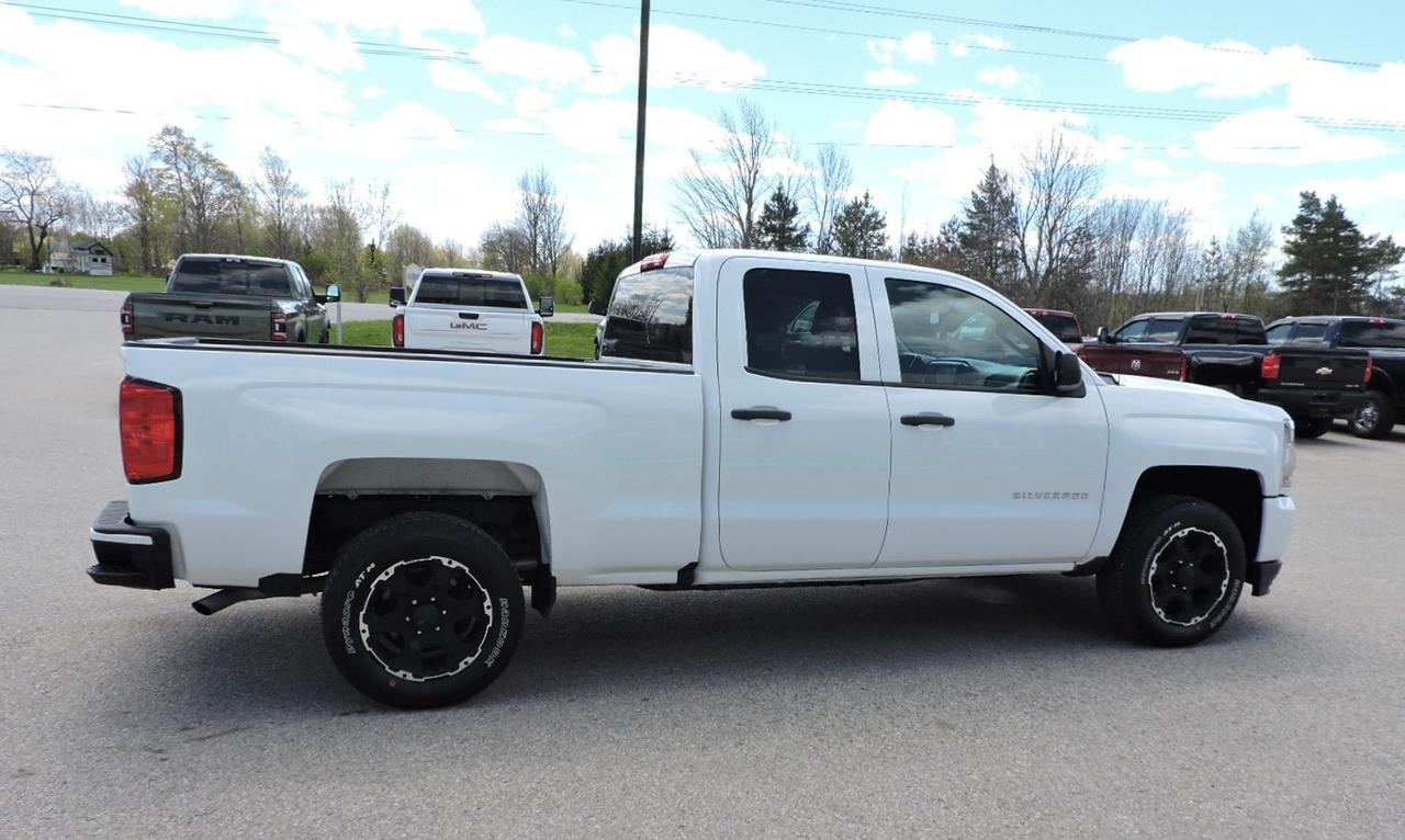 2019 Chevrolet Silverado 1500 WT 5.3L 4X4 Seats 6 New Tires Only 135000 KMS Photo4