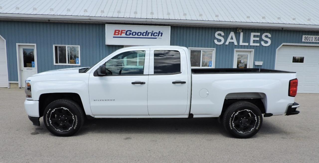 2019 Chevrolet Silverado 1500 WT 5.3L 4X4 Seats 6 New Tires Only 135000 KMS Photo