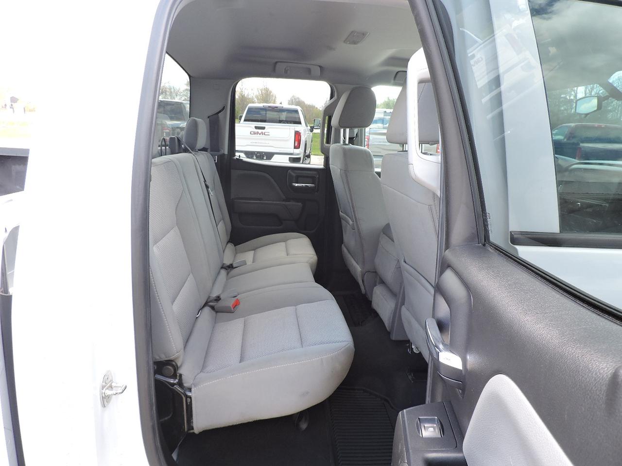 2019 Chevrolet Silverado 1500 WT 5.3L 4X4 Seats 6 New Tires Only 135000 KMS Photo