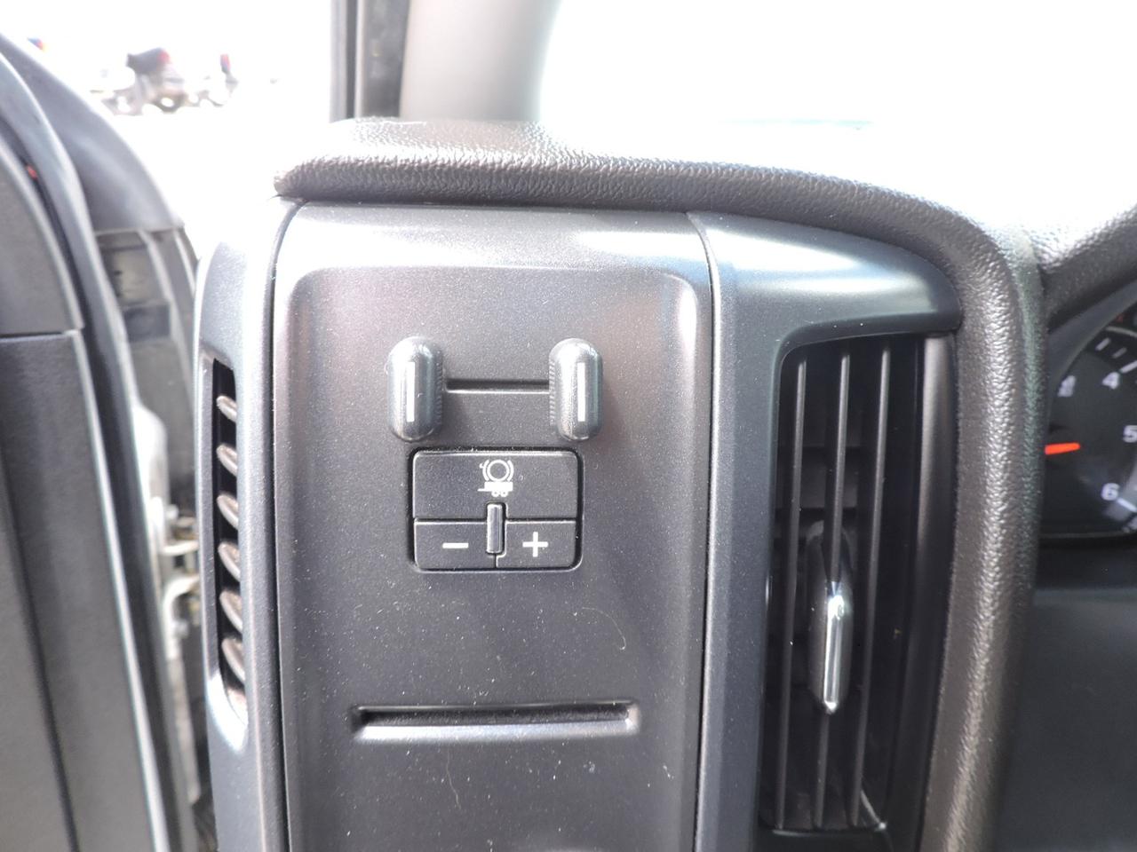 2019 Chevrolet Silverado 1500 WT 5.3L 4X4 Seats 6 New Tires Only 135000 KMS Photo