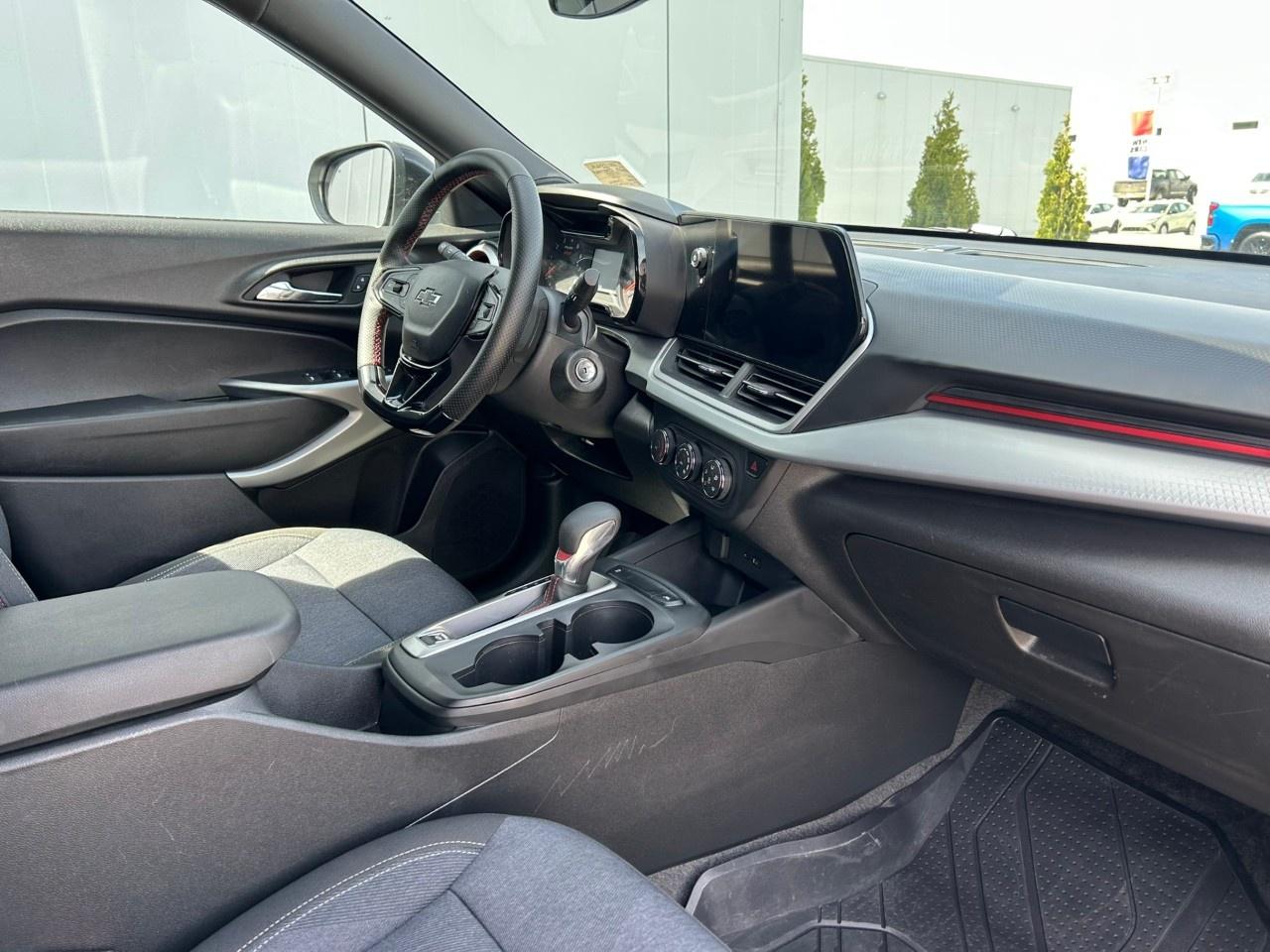 2025 Chevrolet Trax FWD 4dr 1RS Photo