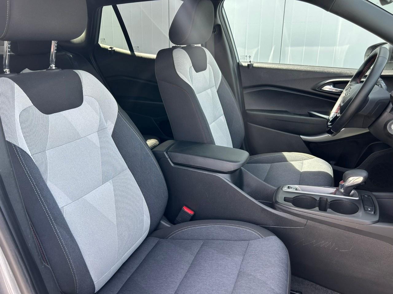2025 Chevrolet Trax FWD 4dr 1RS Photo