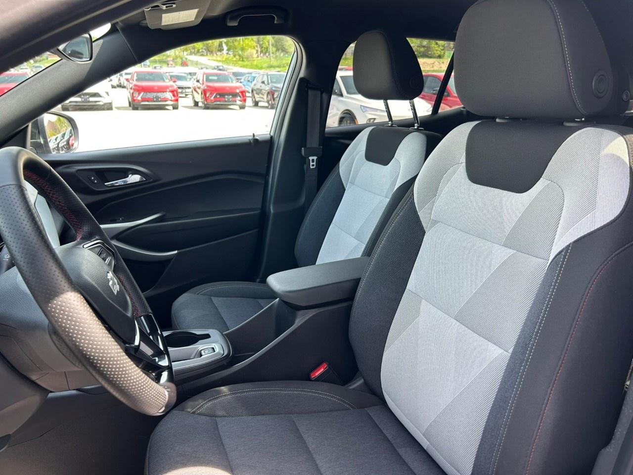 2025 Chevrolet Trax FWD 4dr 1RS Photo