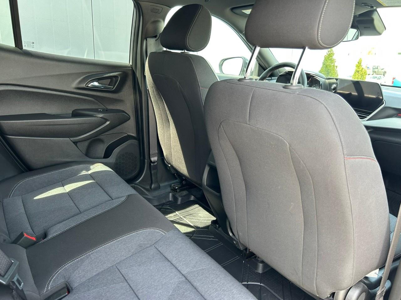 2025 Chevrolet Trax FWD 4dr 1RS Photo