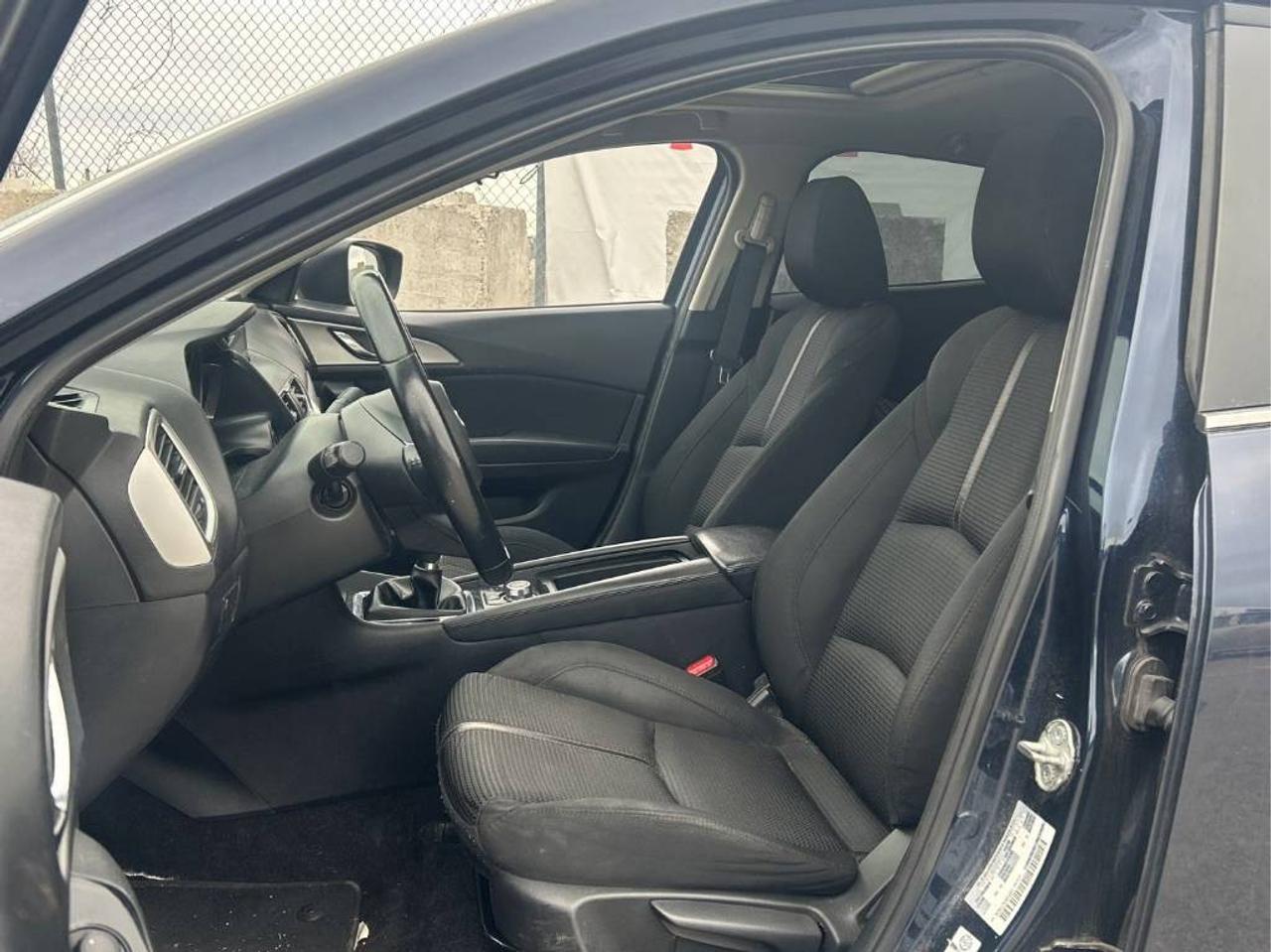 2018 Mazda MAZDA3 GS MANUAL | Sunroof | Backup Camera | BSM | Heated Seats | Heated Steering Photo2