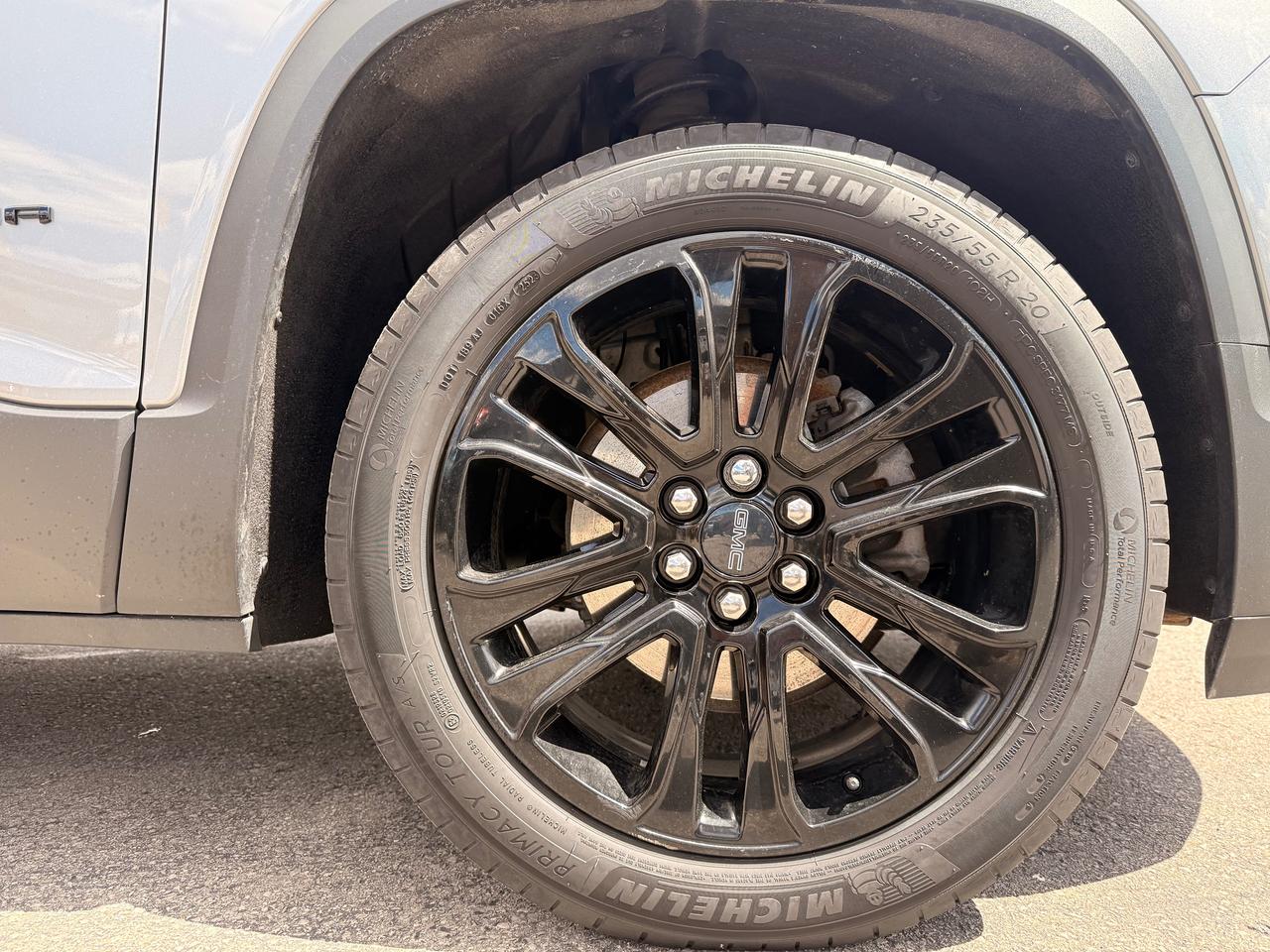 2023 GMC Acadia SLE Photo
