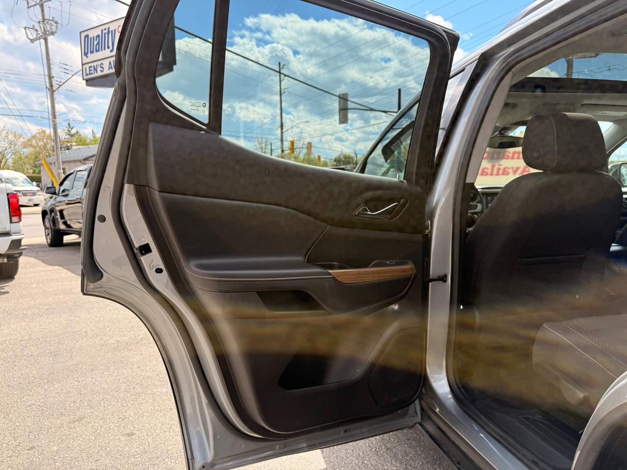 2023 GMC Acadia SLE Photo