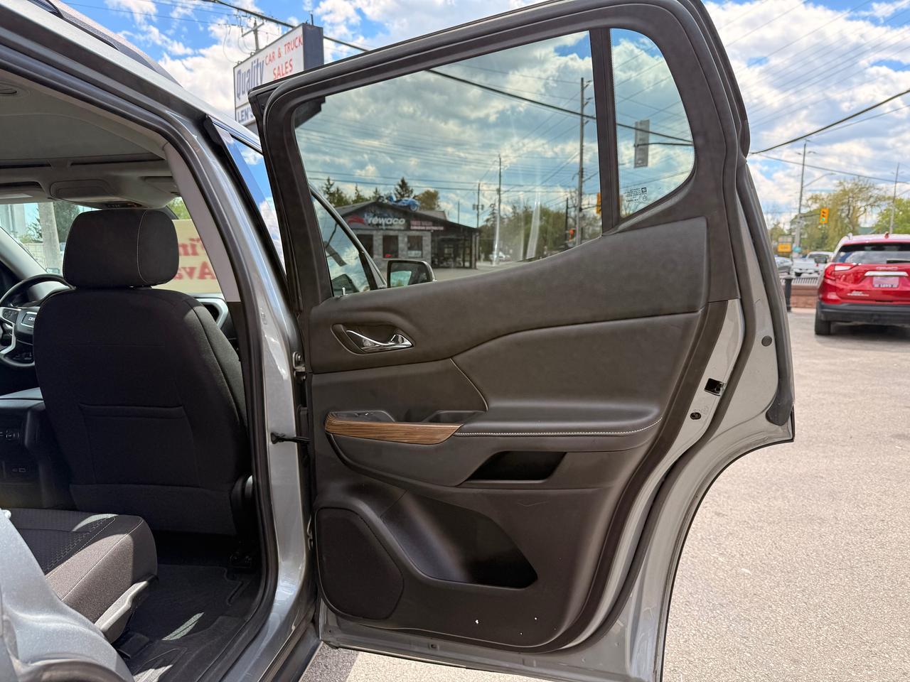 2023 GMC Acadia SLE Photo