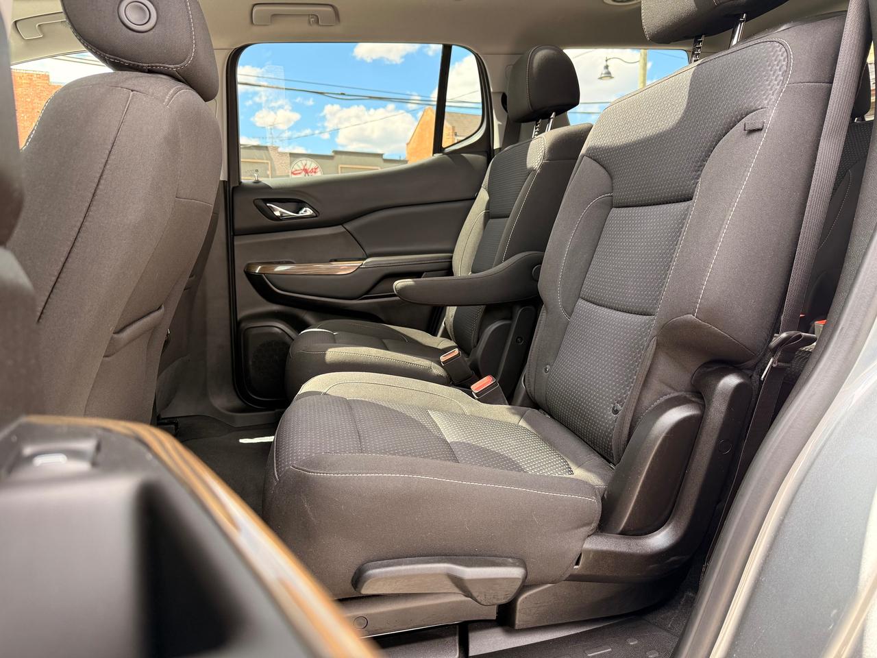 2023 GMC Acadia SLE Photo