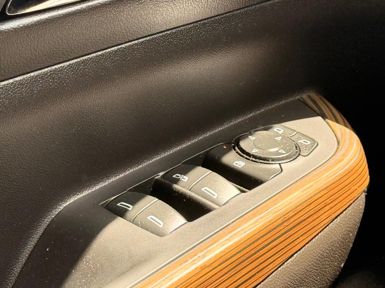 2023 GMC Acadia SLE Photo