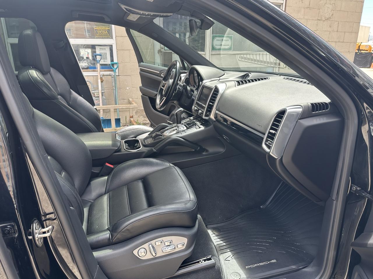 2016 Porsche Cayenne  Photo