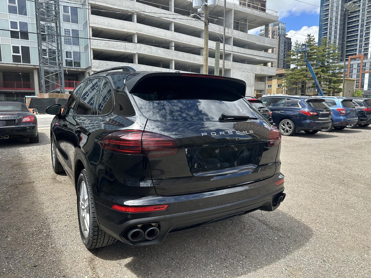 2016 Porsche Cayenne  Photo3
