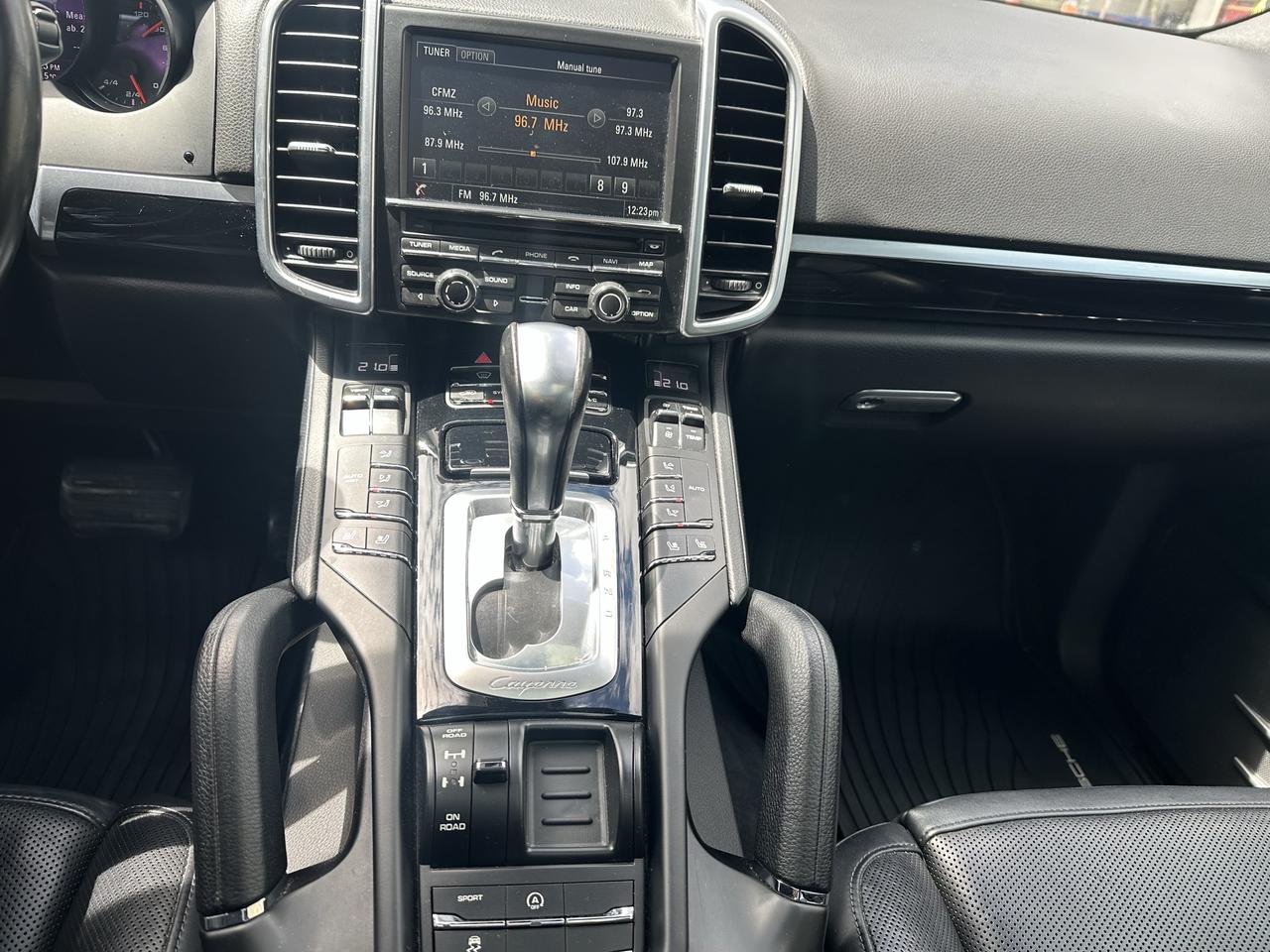 2016 Porsche Cayenne  Photo