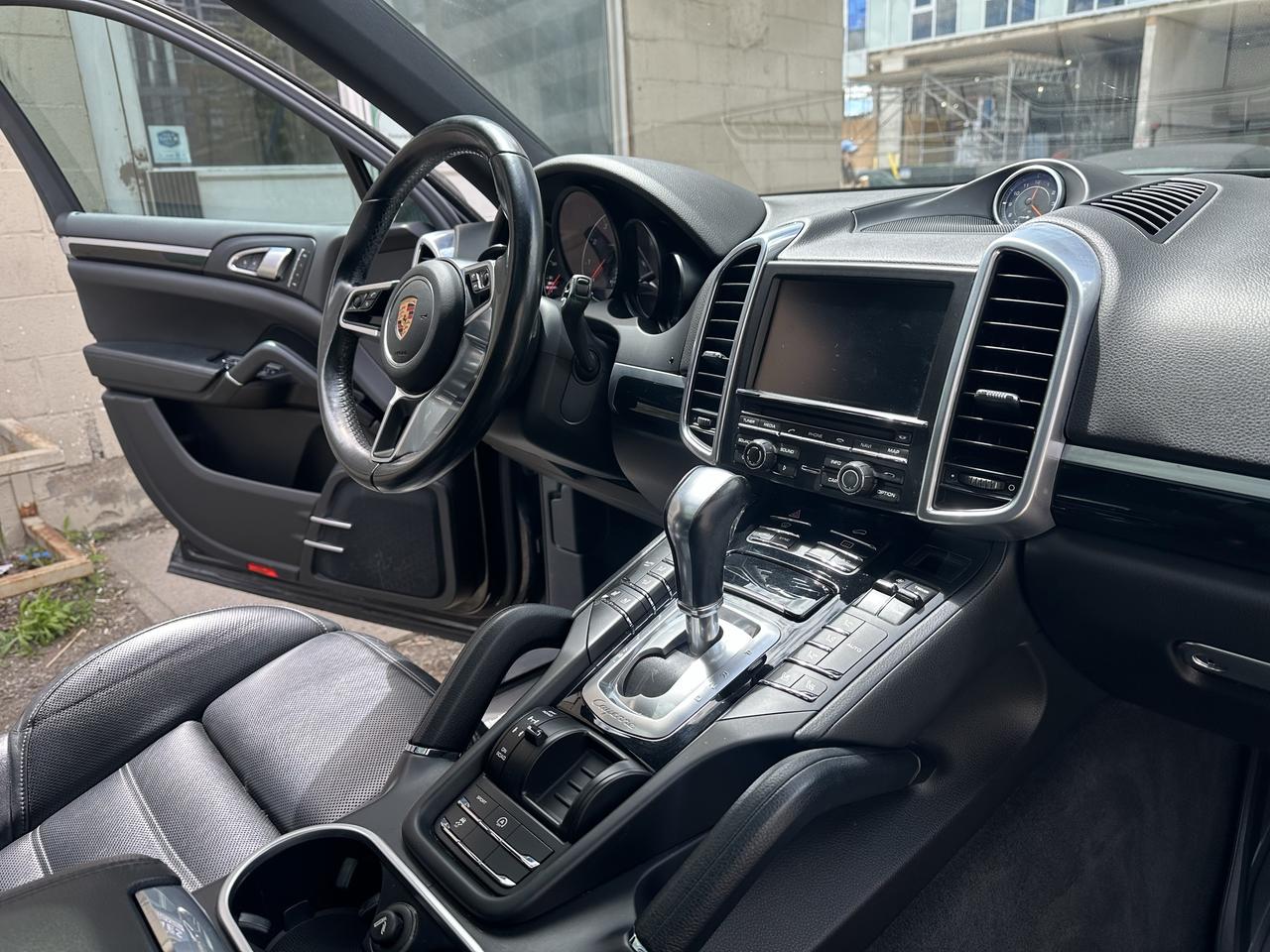 2016 Porsche Cayenne  Photo