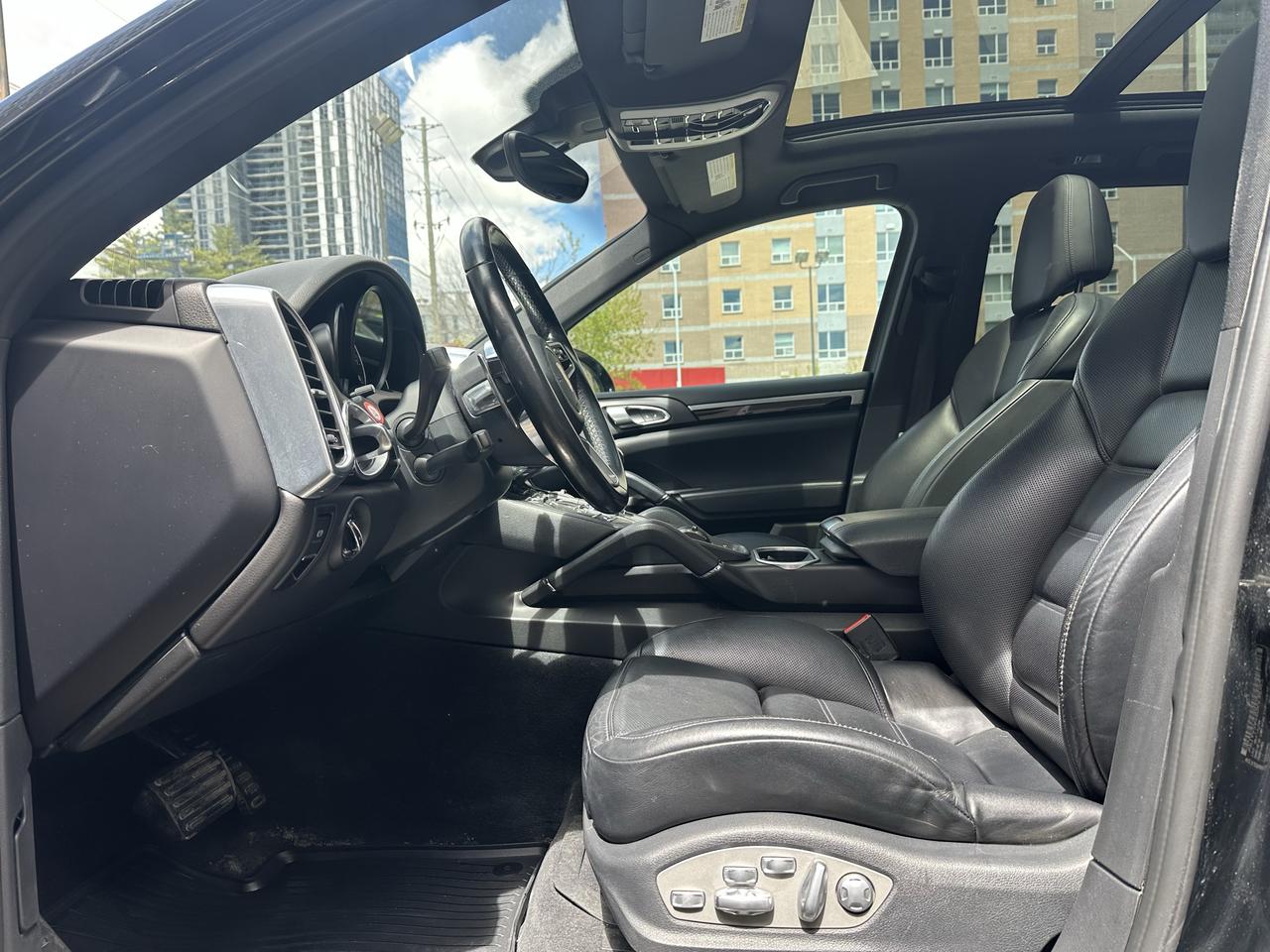 2016 Porsche Cayenne  Photo