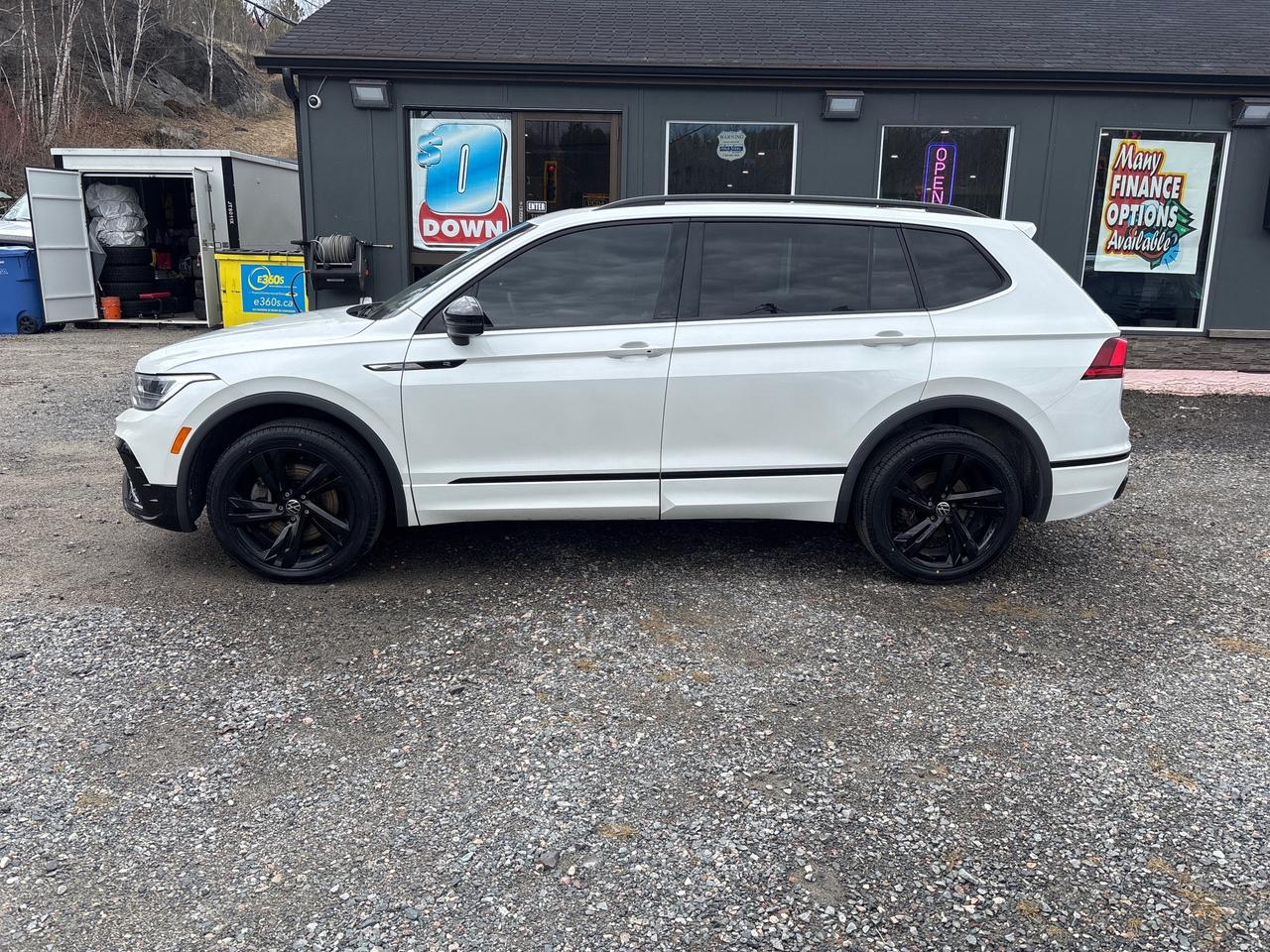 2024 Volkswagen Tiguan Comfortline R-Line Black Edition RLINE BLACK EDITION Photo
