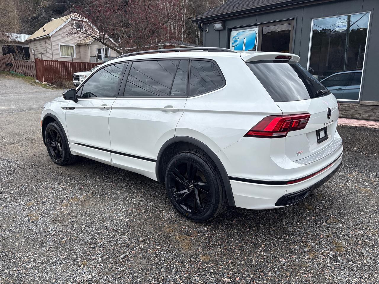 2024 Volkswagen Tiguan Comfortline R-Line Black Edition RLINE BLACK EDITION Photo