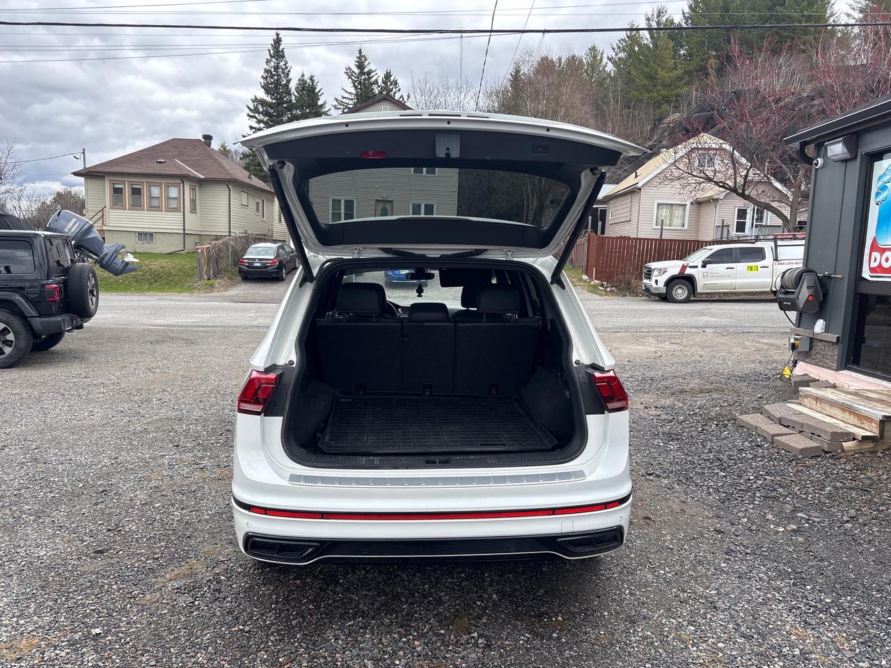 2024 Volkswagen Tiguan Comfortline R-Line Black Edition RLINE BLACK EDITION Photo