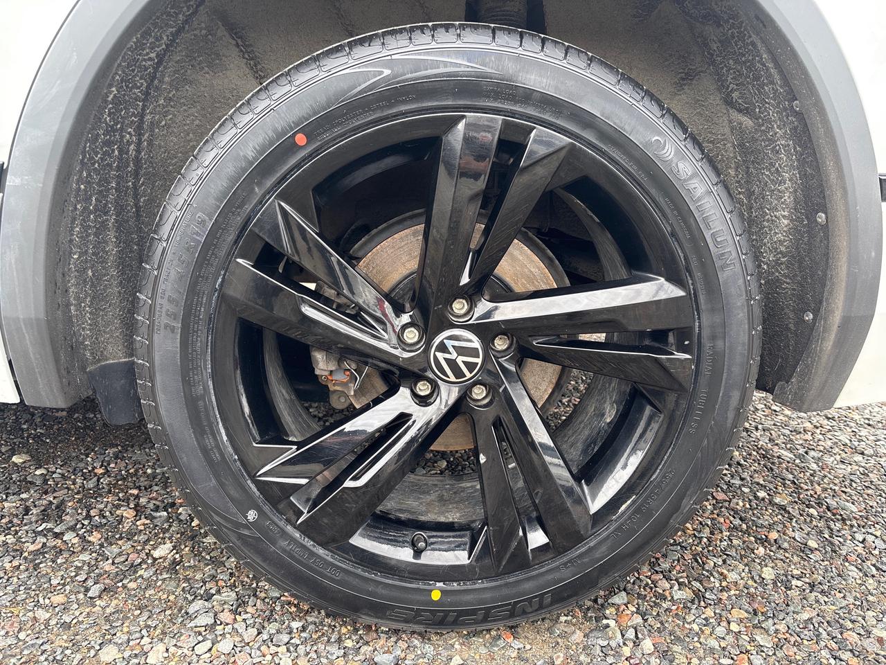 2024 Volkswagen Tiguan Comfortline R-Line Black Edition RLINE BLACK EDITION Photo