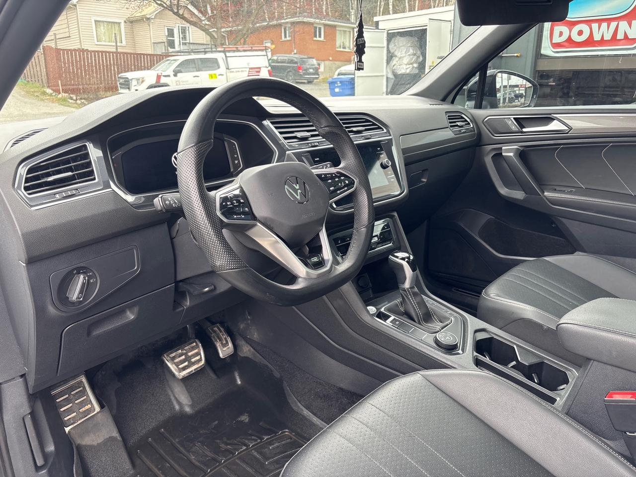 2024 Volkswagen Tiguan Comfortline R-Line Black Edition RLINE BLACK EDITION Photo