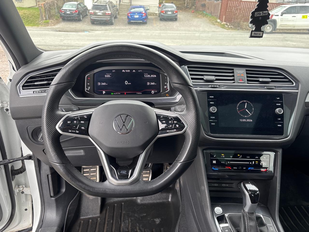 2024 Volkswagen Tiguan Comfortline R-Line Black Edition RLINE BLACK EDITION Photo